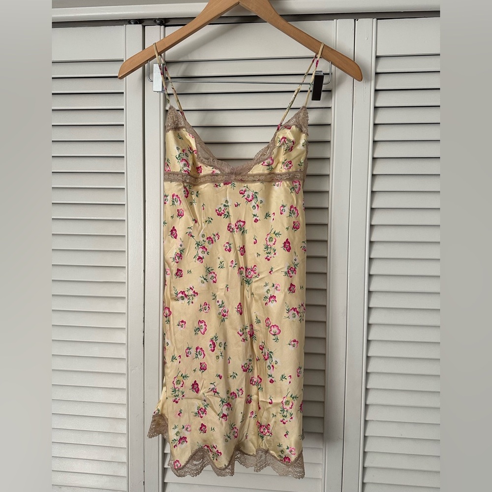 Victoria's Secret Yellow 100% silk Floral Lace Chemise EUC